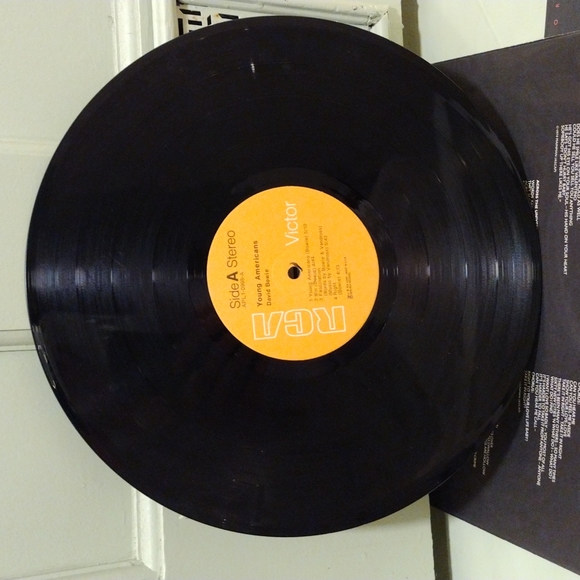 David Bowie - Young Americans vinyl record album - Picture 9 of 10